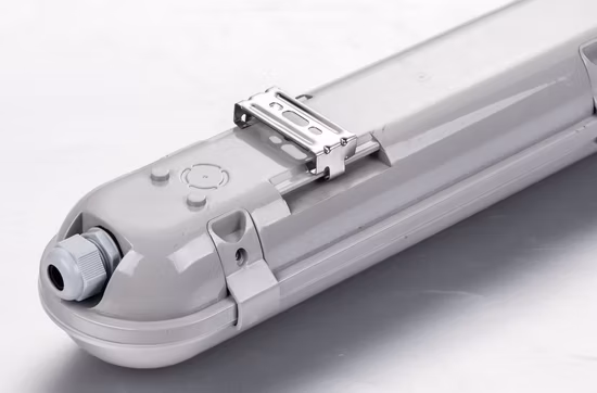 Accesorio de iluminación LED a prueba de agua IP65, Luz LED Tri-Proof, Luz LED Triproof, Luz hermética al vapor, Luz de listón LED, Luz resistente a la intemperie con CE CB TUV